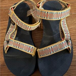 Teva Flatform Universal Women’s Walking Sandals in Black/Multicolor, Size 7, EUC